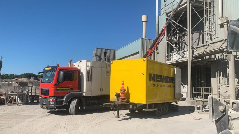 Cementstof, grind en zand wegzuigen